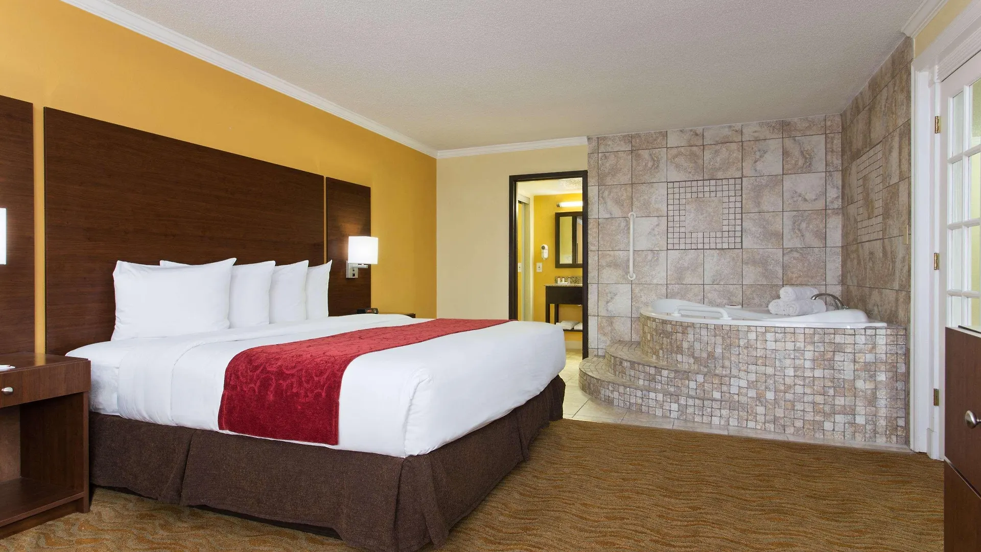 Hotel Ramada By Wyndham Tampa Westshore Airport South