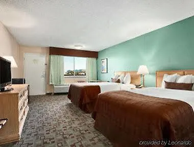 Hotel Ramada By Wyndham Tampa Westshore Airport South